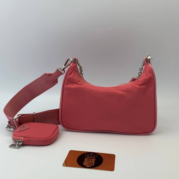картинка Сумка-тоут Prada с логотипом красная от магазина Papa Brandoff