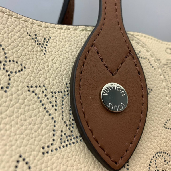 картинка Сумка Louis Vuitton HINA MM от магазина Papa Brandoff