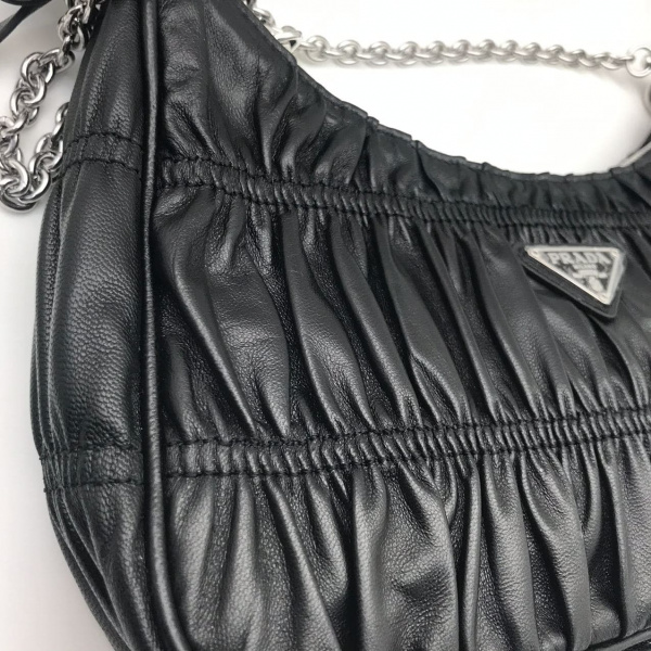 картинка Сумка Prada Black на плечо из кожи от магазина Papa Brandoff