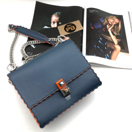 картинка Сумка Fendi Kan i small от магазина Papa Brandoff