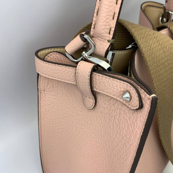 картинка Сумка Fendi Peekaboo X Lite Regular бежевая от магазина Papa Brandoff
