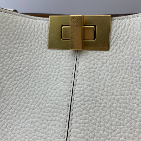 картинка Сумка Fendi Peekaboo X Lite Regular белая от магазина Papa Brandoff