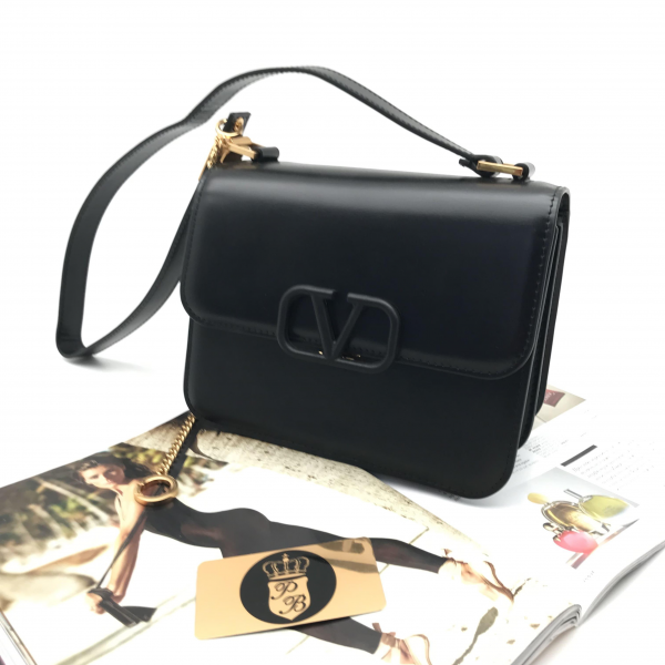 картинка Сумка Valentino Garavani VSLING medium от магазина Papa Brandoff