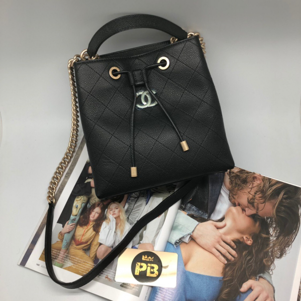 Сумка Chanel с застежкой на шнурках черный