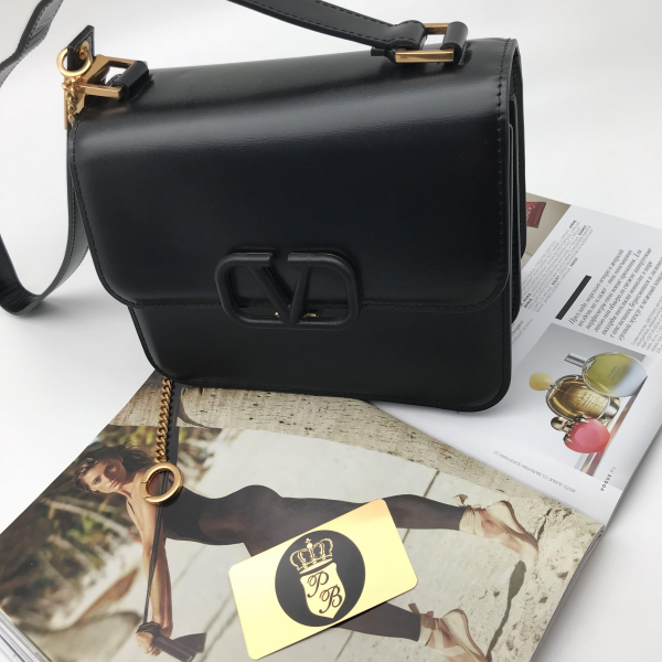 картинка Сумка Valentino Garavani VSLING medium от магазина Papa Brandoff