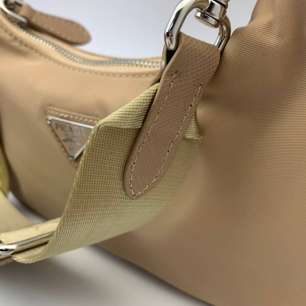 картинка Сумка-тоут Prada с логотипом бежевая от магазина Papa Brandoff