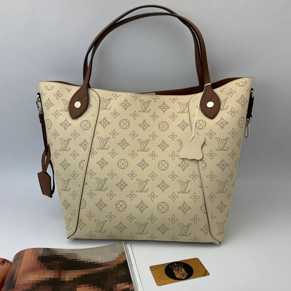 картинка Сумка Louis Vuitton HINA MM от магазина Papa Brandoff