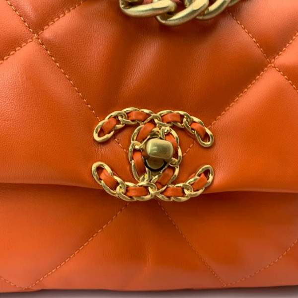 картинка Сумка Chanel 19х26 оранжевая от магазина Papa Brandoff
