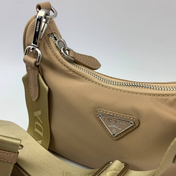 картинка Сумка-тоут Prada с логотипом бежевая от магазина Papa Brandoff