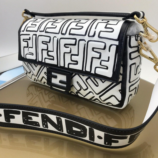 картинка Сумка Fendi White от магазина Papa Brandoff