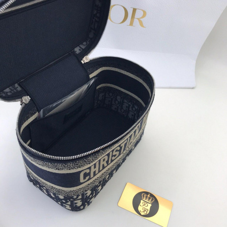 картинка Косметичка Dior от магазина Papa Brandoff